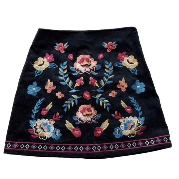 Francesca's Gabby Floral Embroidered Velvet Velour Mini Skirt - Picture 4 of 4
